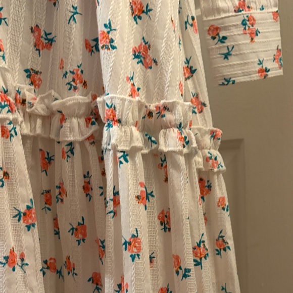 Ivy City Co White Floral Long Sleeve Midi Dress - Picture 5 of 8